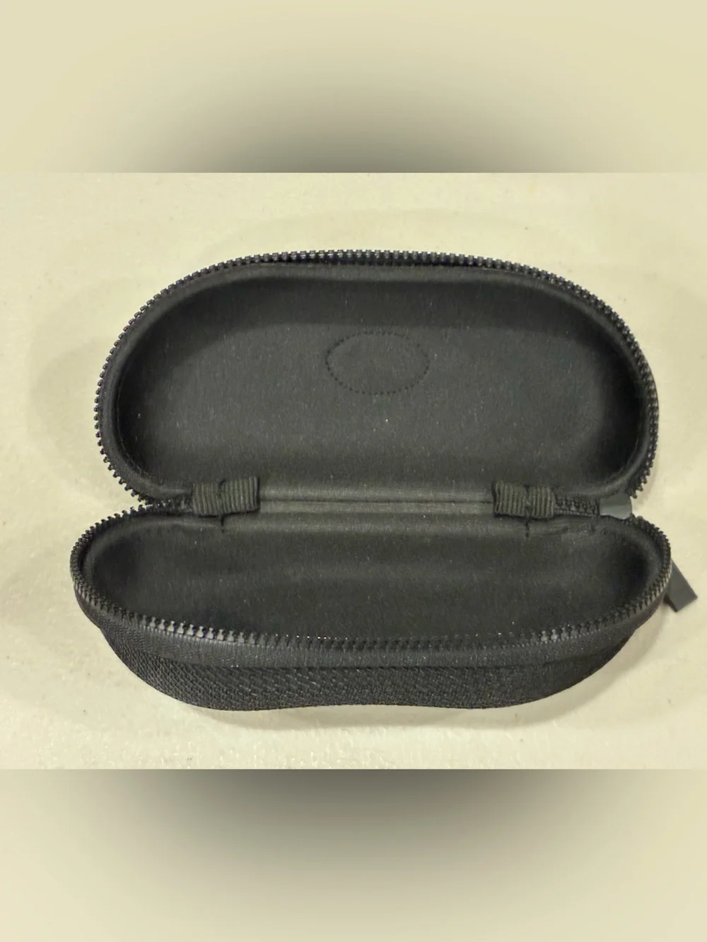 Costa Del Mar Black Hard Zipper Case for Glasses & Sunglasses